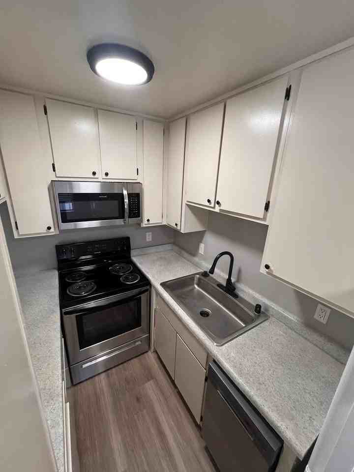 Public 1830 Apartments - Photo 4 of 19
