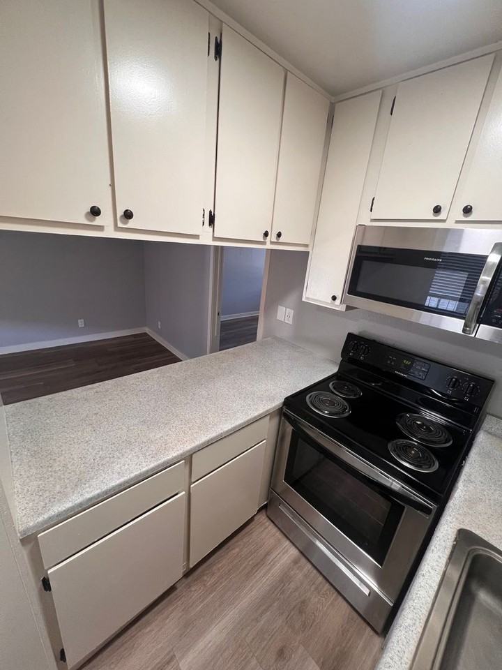 Public 1830 Apartments - Photo 5 of 19