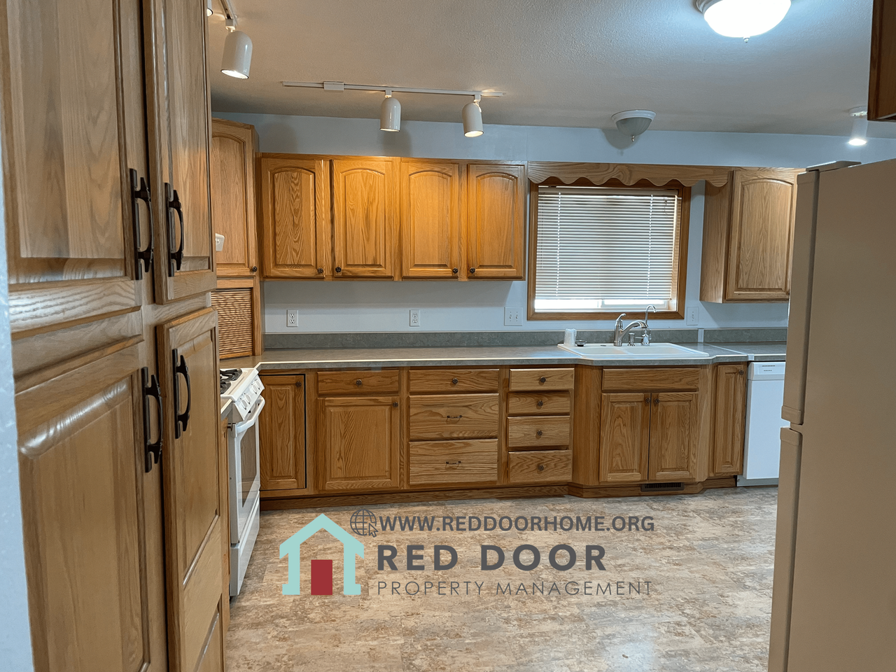 2408 Main St - Photo 6 of 17