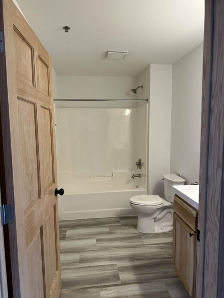 Lake Country Apartments - Photo 6 of 7