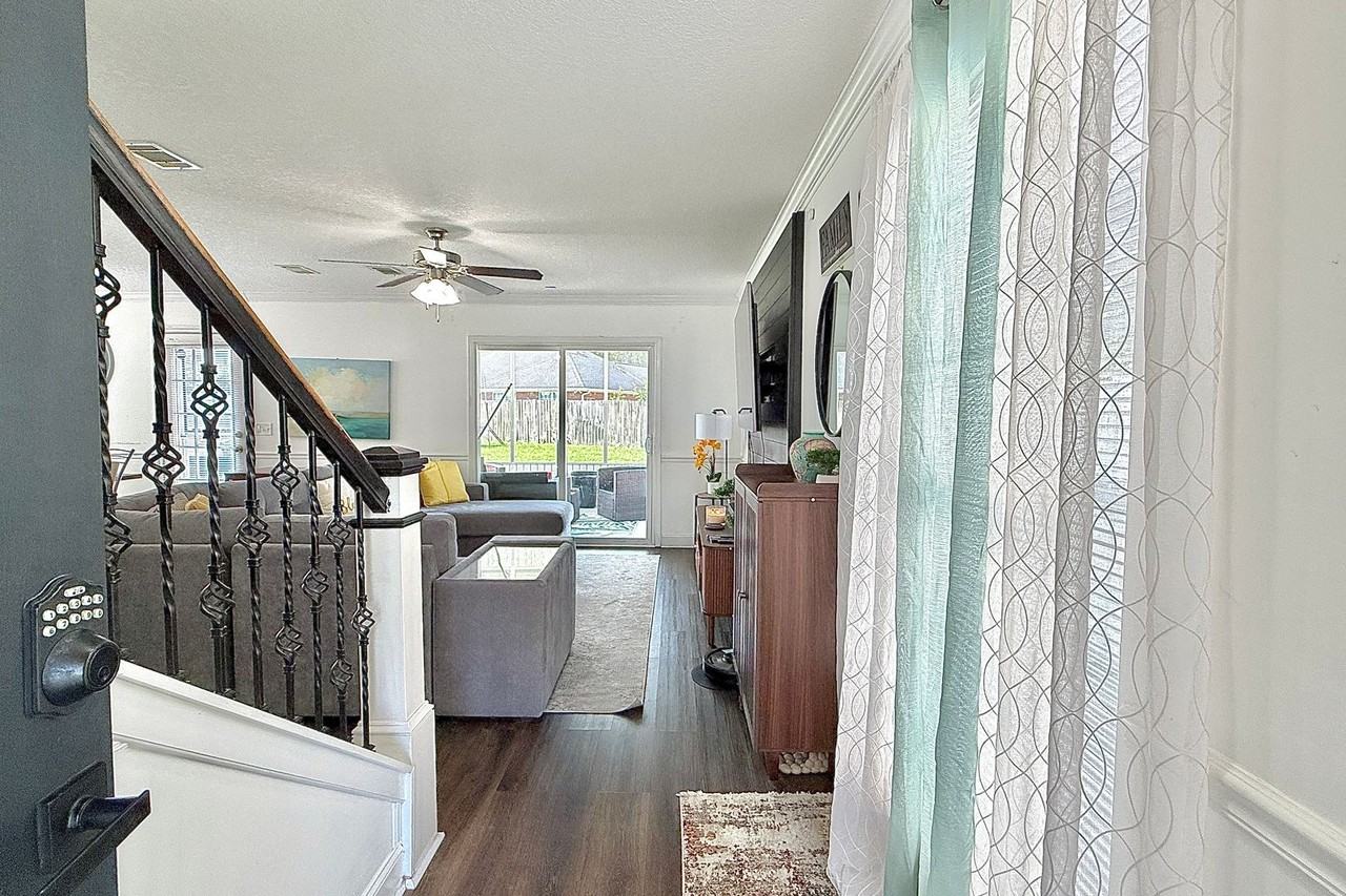 615 Amhearst Row - Photo 2 of 42