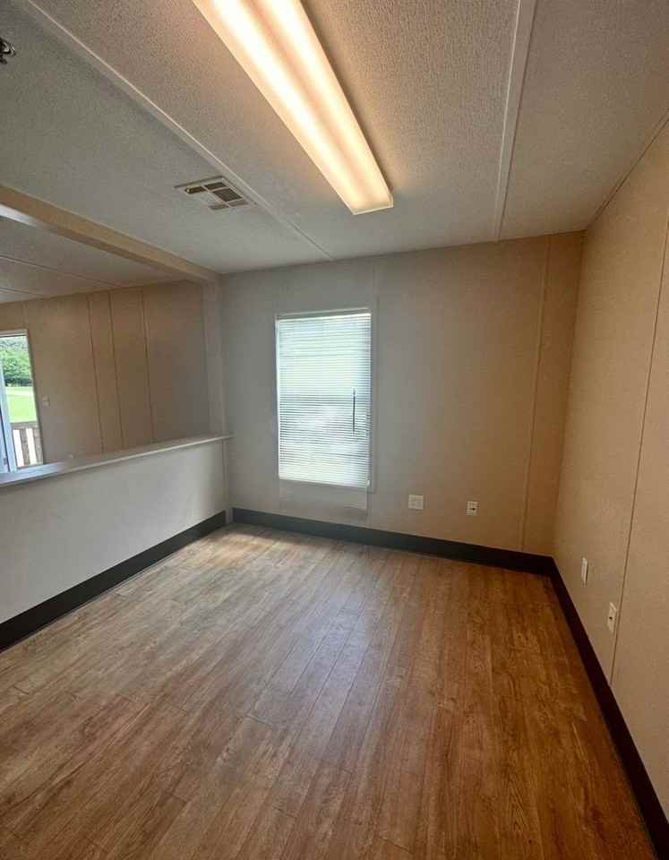 1007 Turnpike Rd - Photo 2 of 9