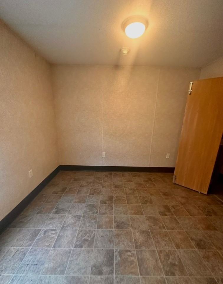1007 Turnpike Rd - Photo 3 of 9