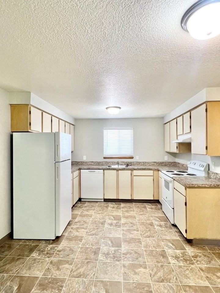 Willow Creek Apartments - Photo 3 of 23