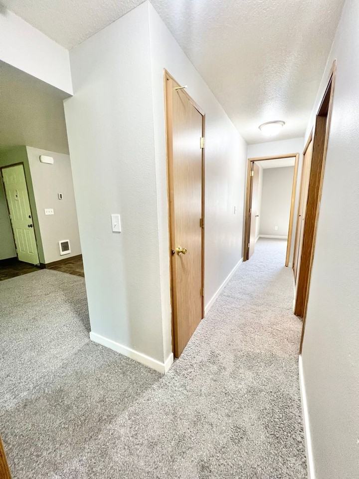 Willow Creek Apartments - Photo 7 of 23