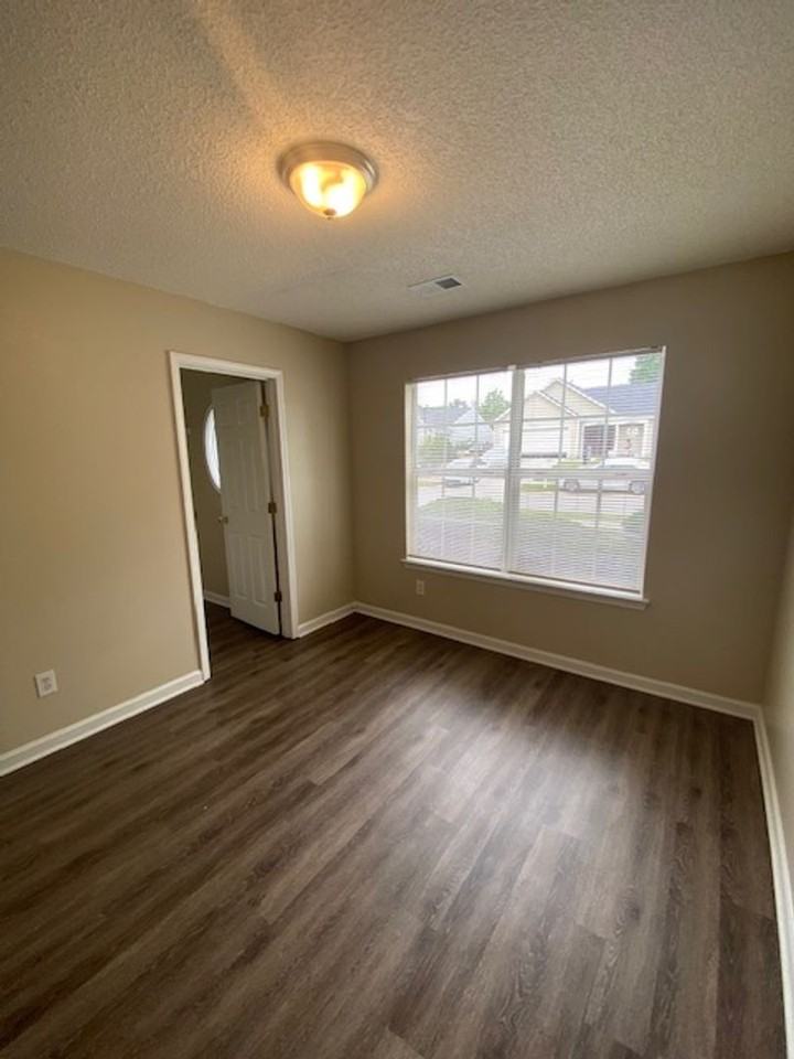 549 Blue Lake Dr - Photo 4 of 14