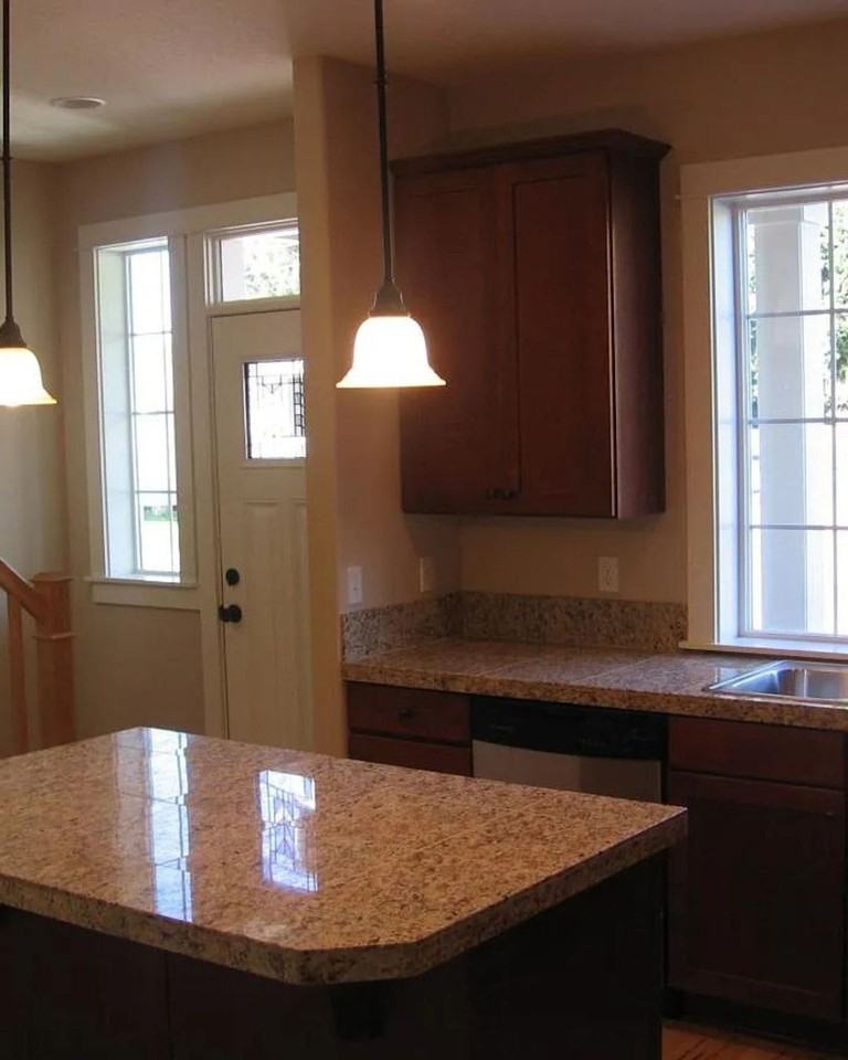 846 NE 3rd St - Photo 4 of 5