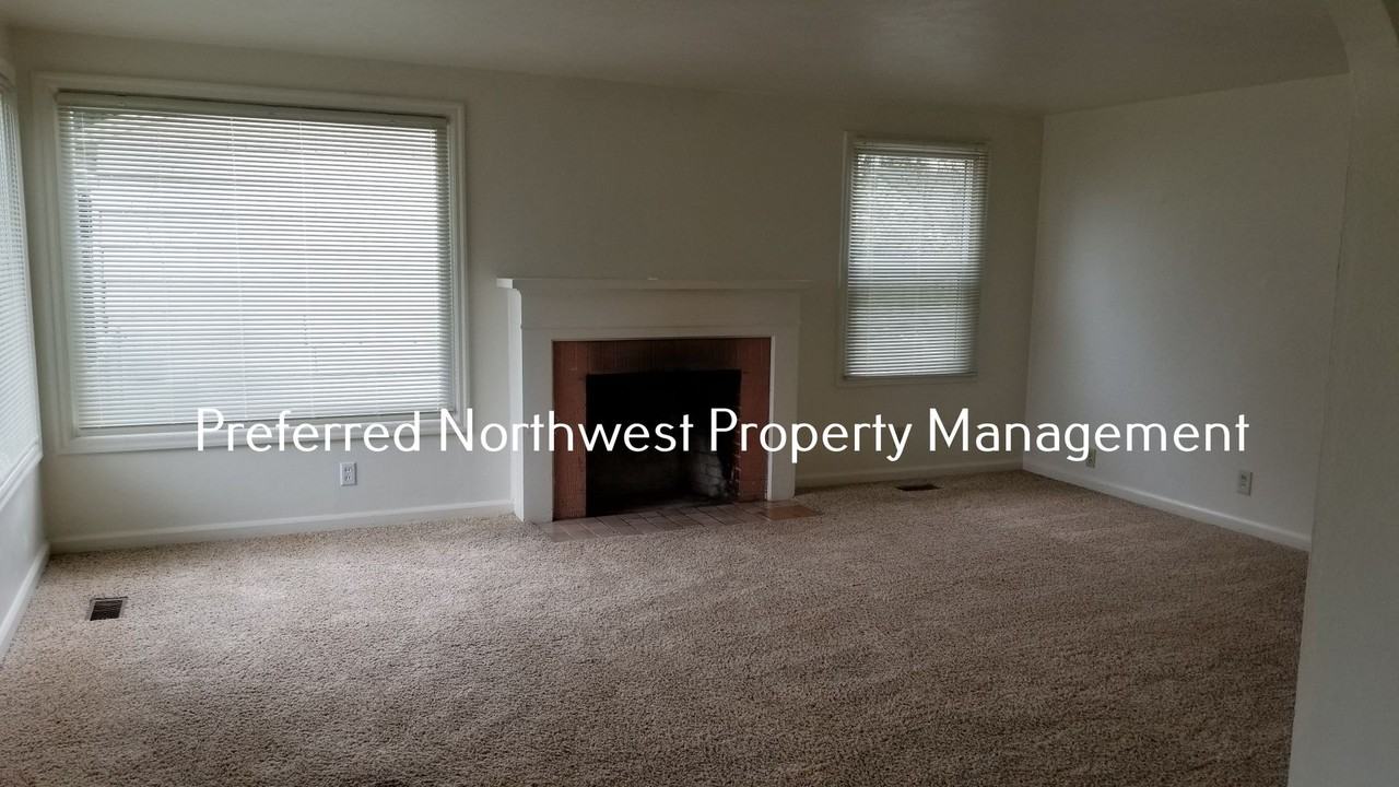 390 Stevens Ln - Photo 2 of 9