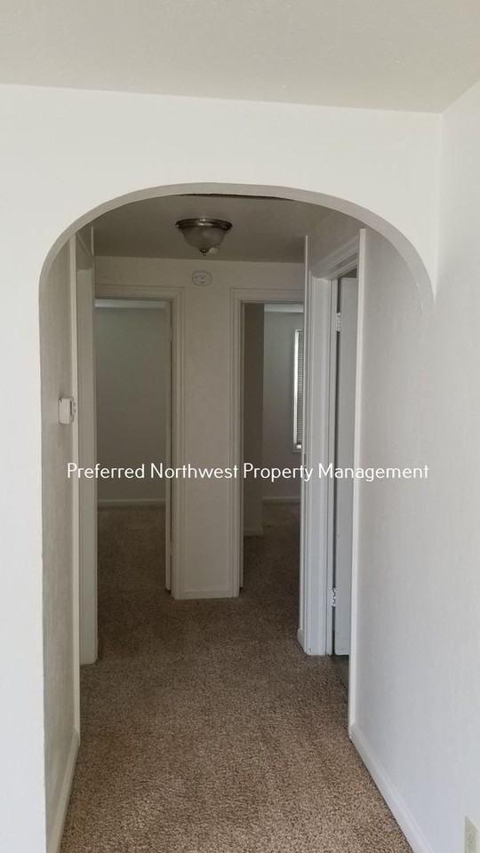 390 Stevens Ln - Photo 3 of 9