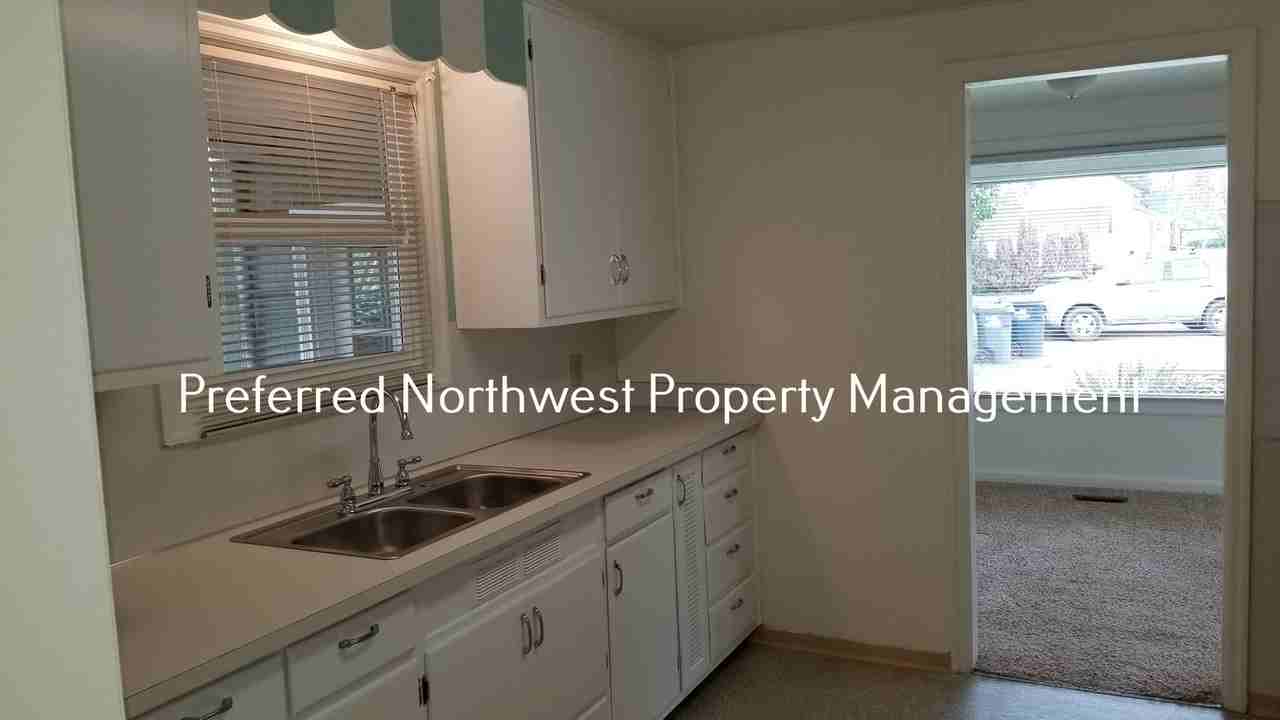 390 Stevens Ln - Photo 7 of 9