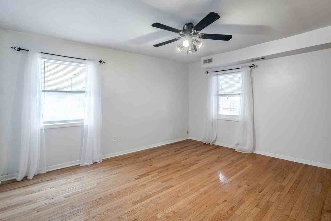 1202 S Alder St - Photo 3 of 13