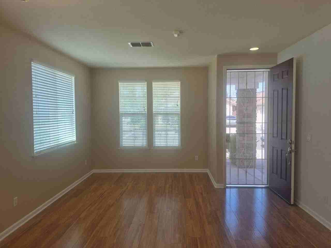 5040 Kankakee Dr - Photo 4 of 28