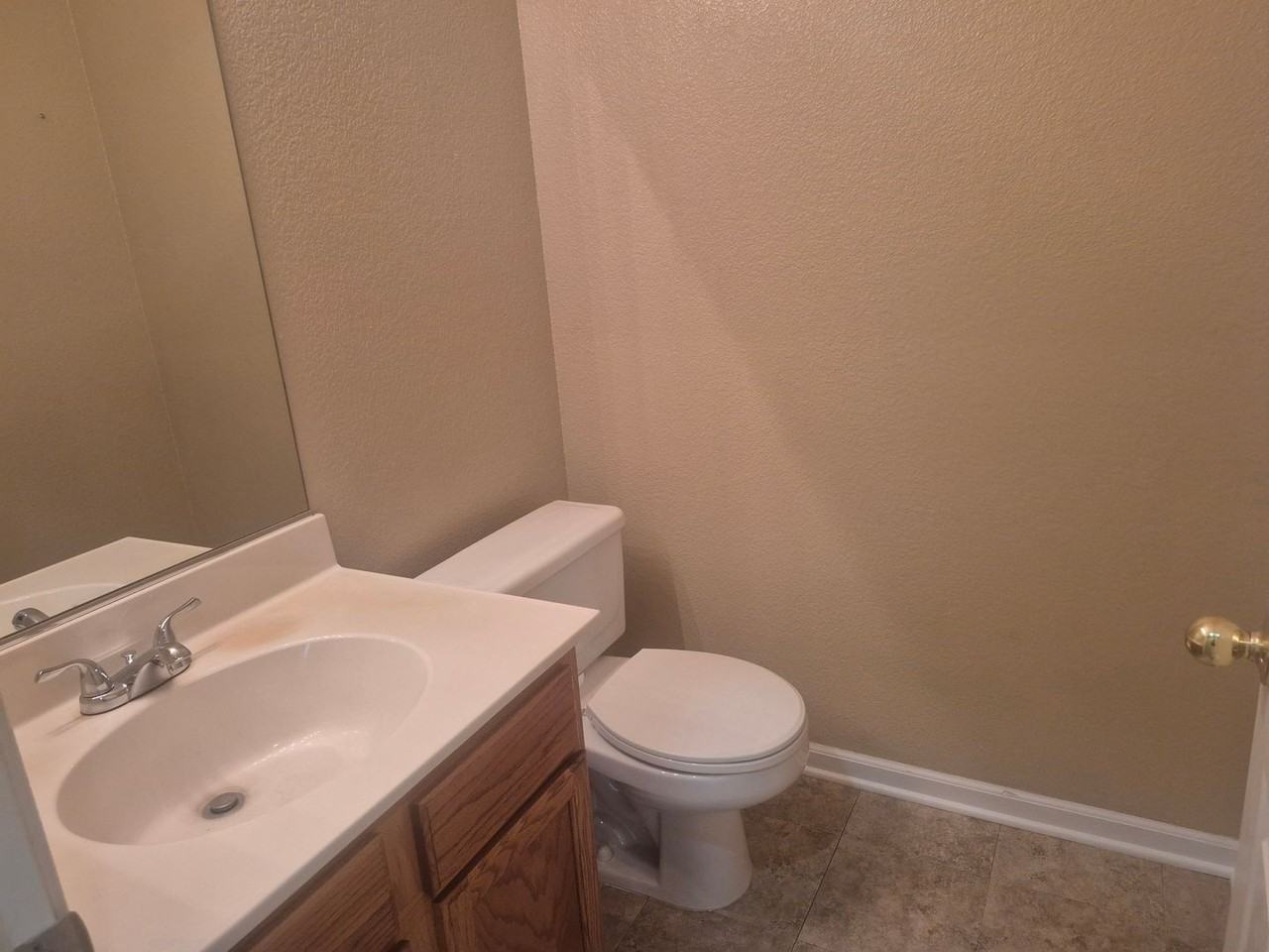 5040 Kankakee Dr - Photo 6 of 28