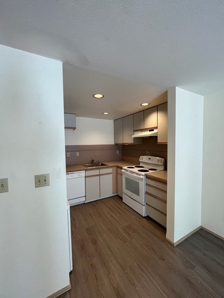 Boston West Apartments - Photo 5 of 14