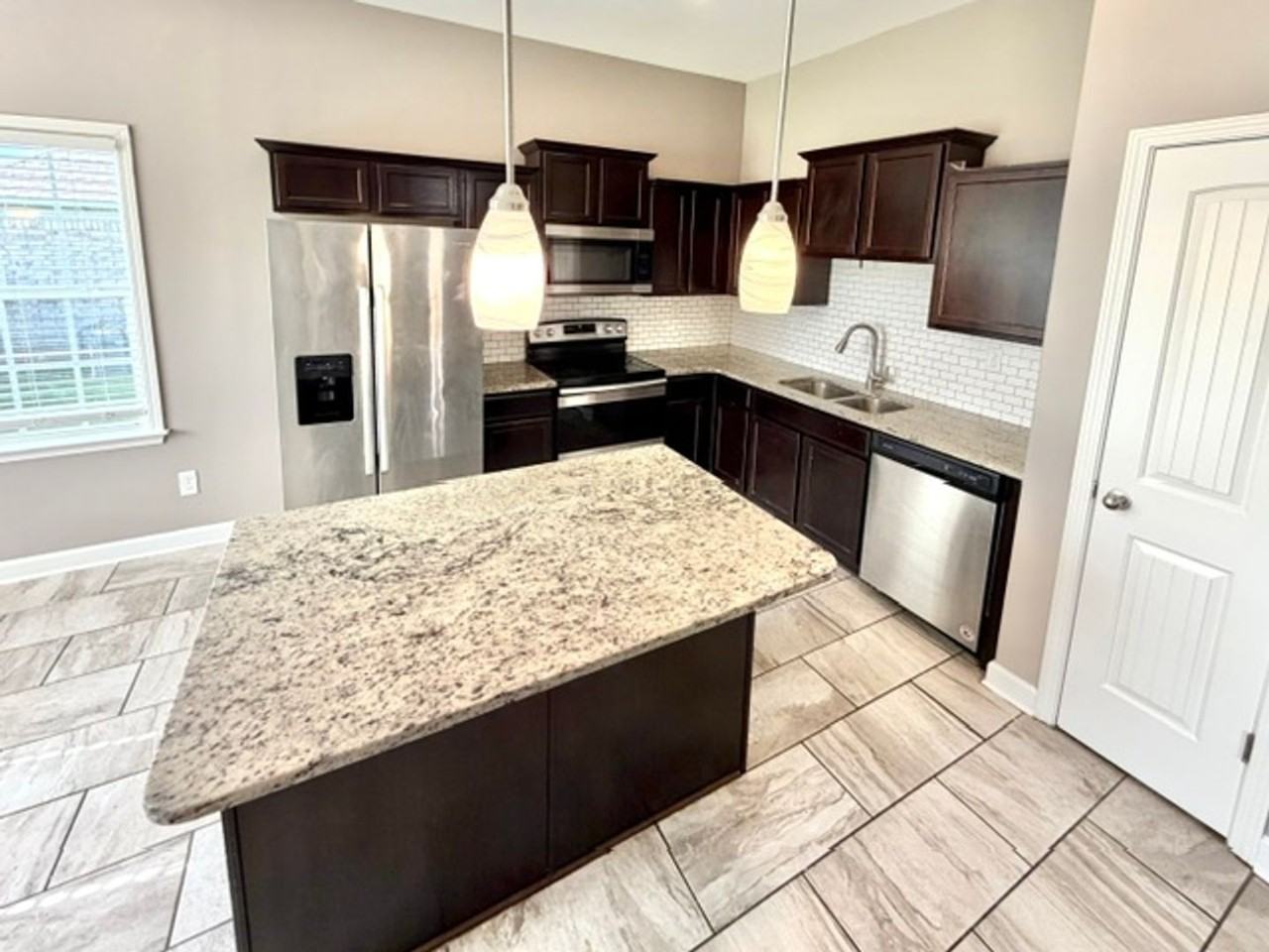 6283 Darwood Dr - Photo 3 of 13