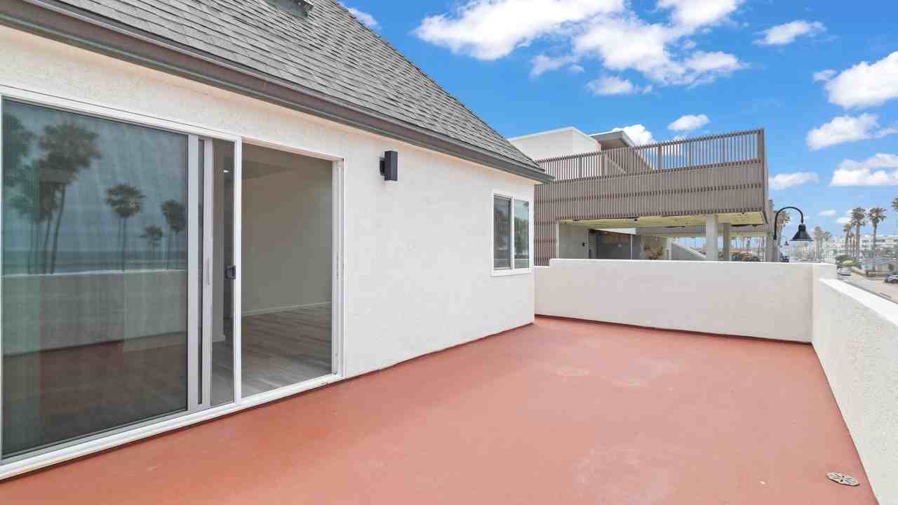 921-933 Seacoast Drive - Photo 5 of 32