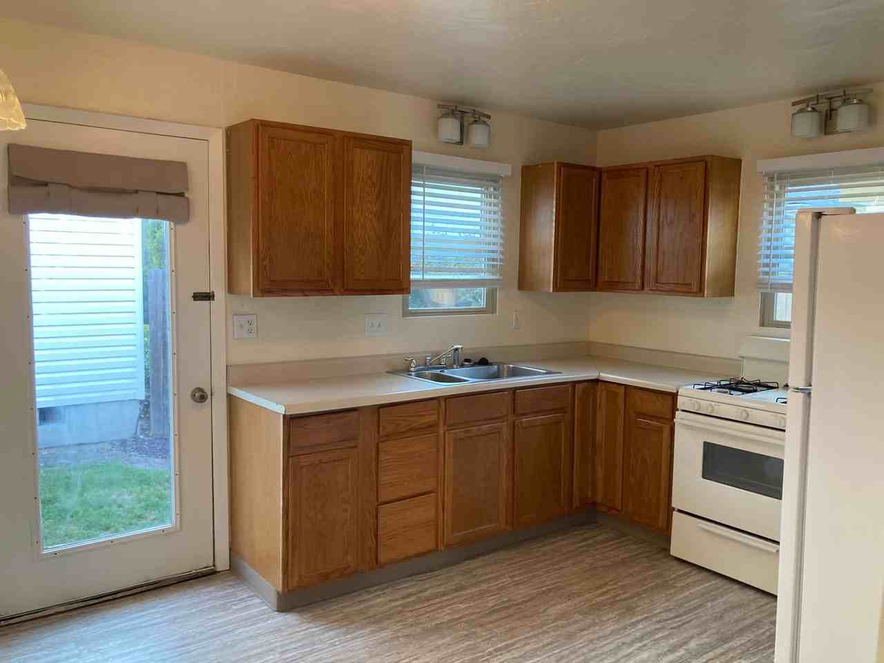 636 Nw 21st St - Photo 5 of 18