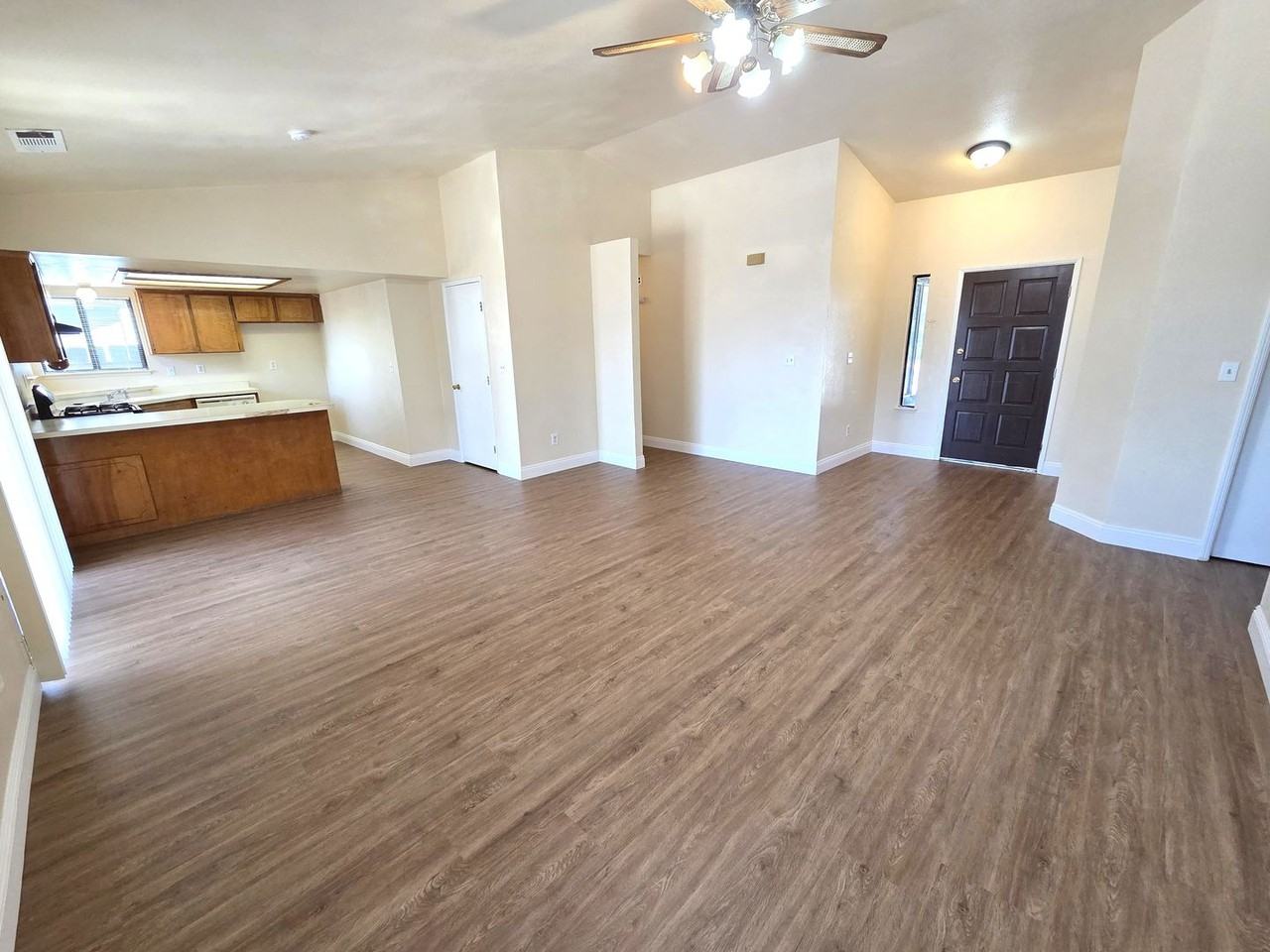1139 W Glenn Ct - Photo 4 of 13