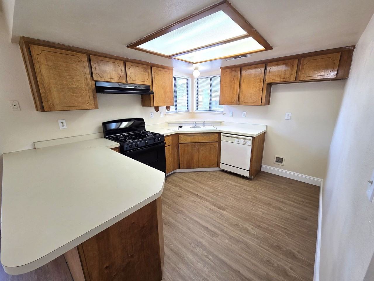 1139 W Glenn Ct - Photo 5 of 13