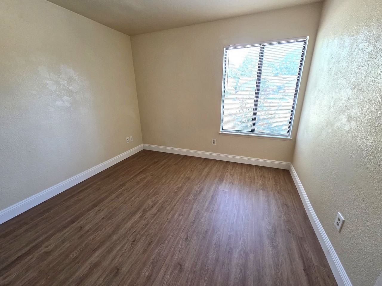 1139 W Glenn Ct - Photo 6 of 13