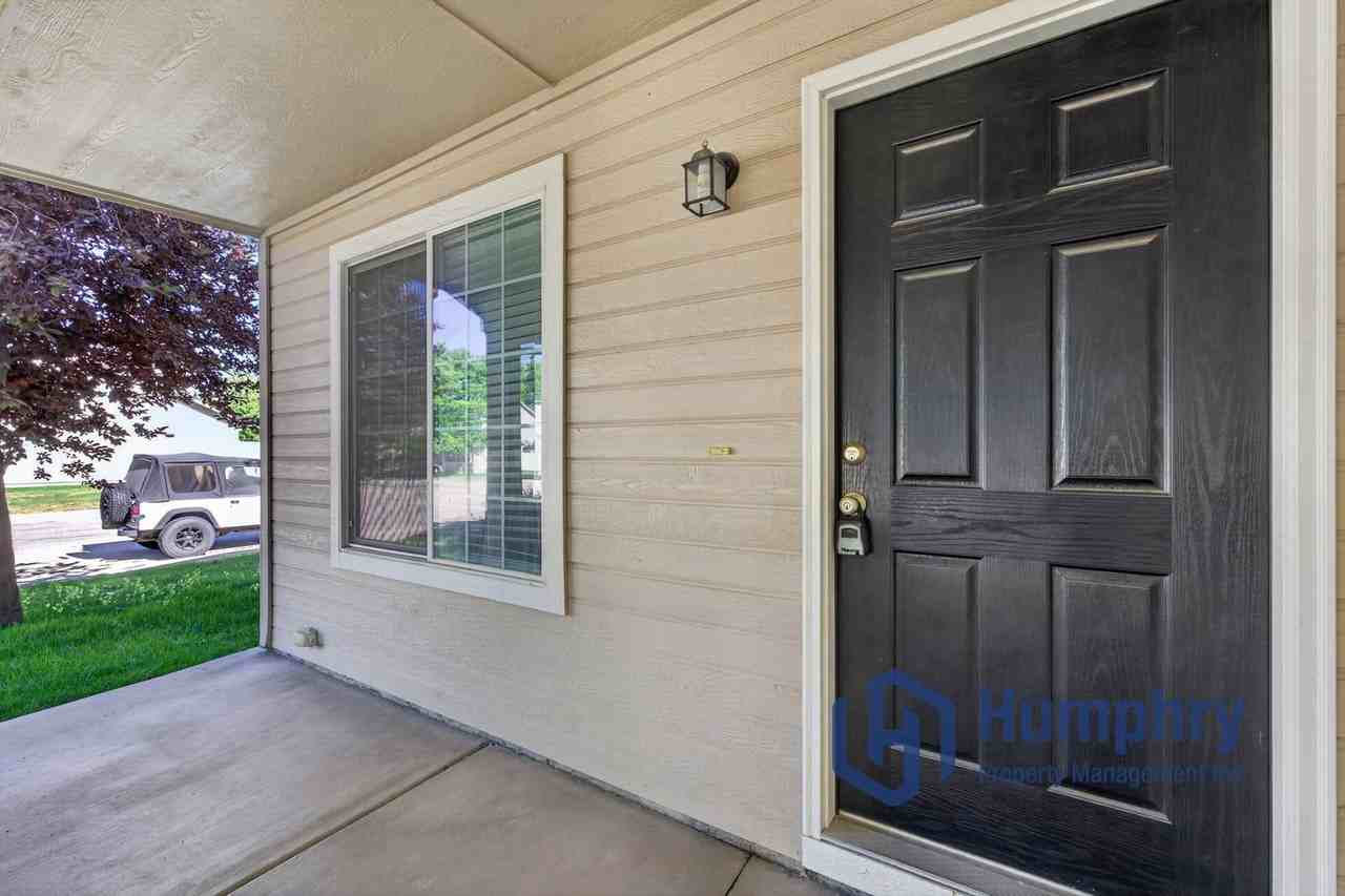 1359 E Palermo St - Photo 5 of 39