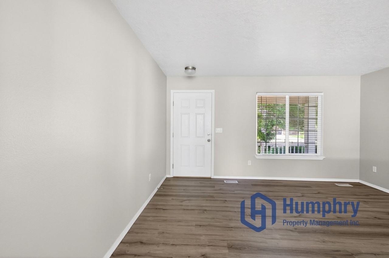 1359 E Palermo St - Photo 6 of 39