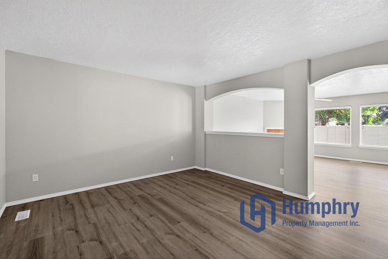 1359 E Palermo St - Photo 7 of 39