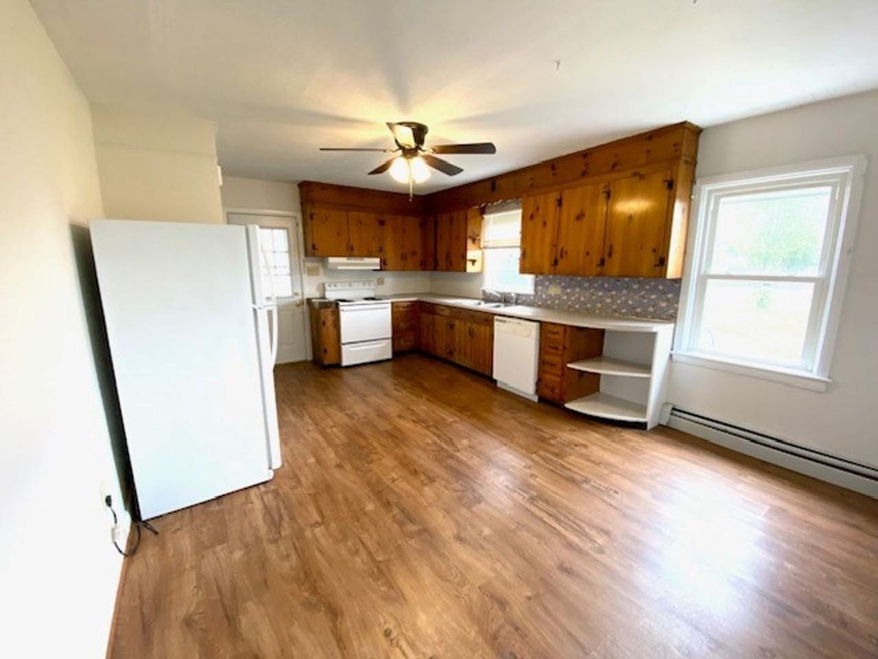 18427 Maugans Ave - Photo 3 of 15