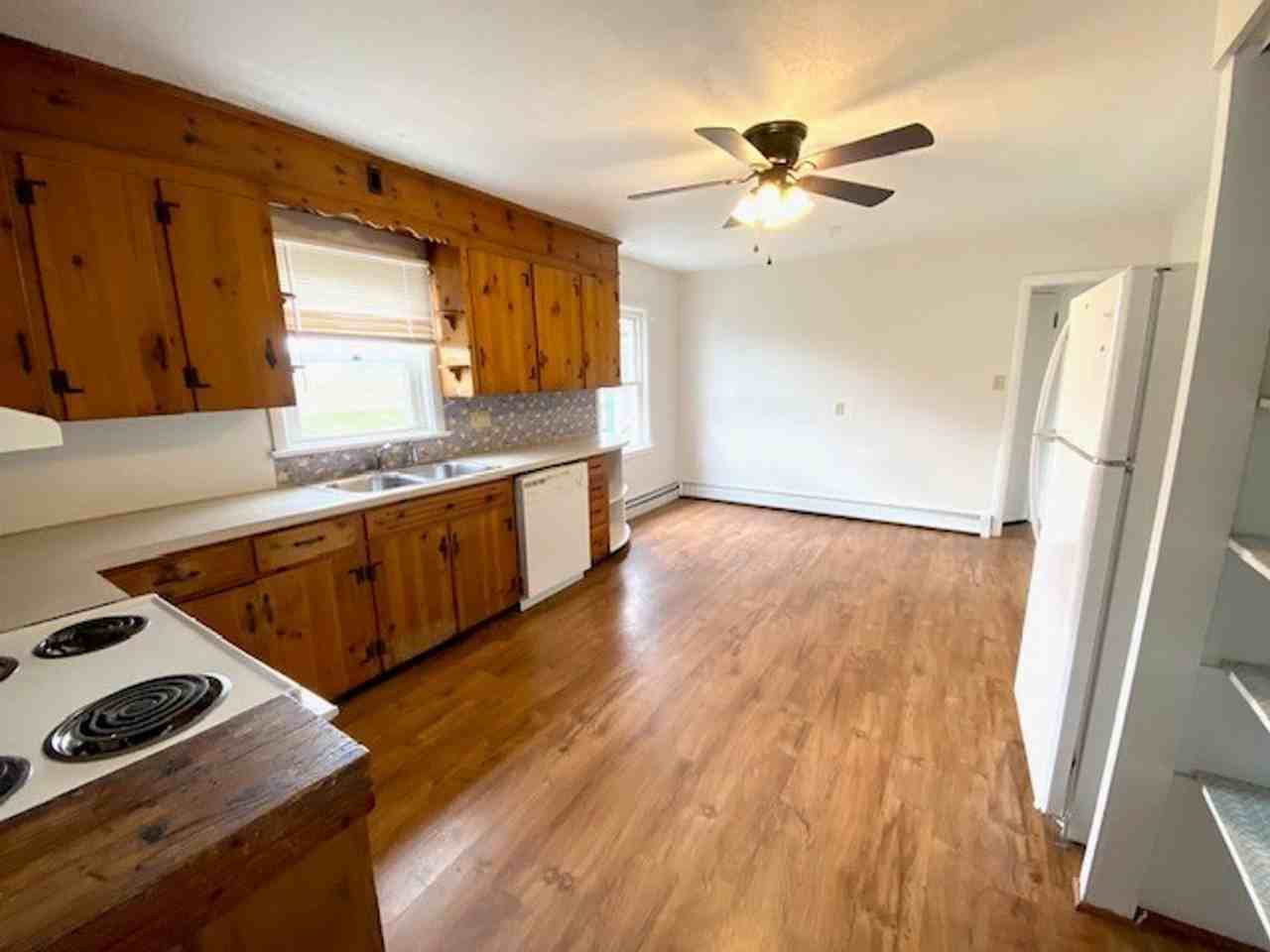 18427 Maugans Ave - Photo 4 of 15