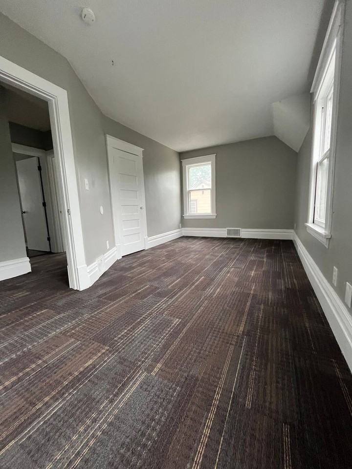 444 Clinton Ave - Photo 4 of 9