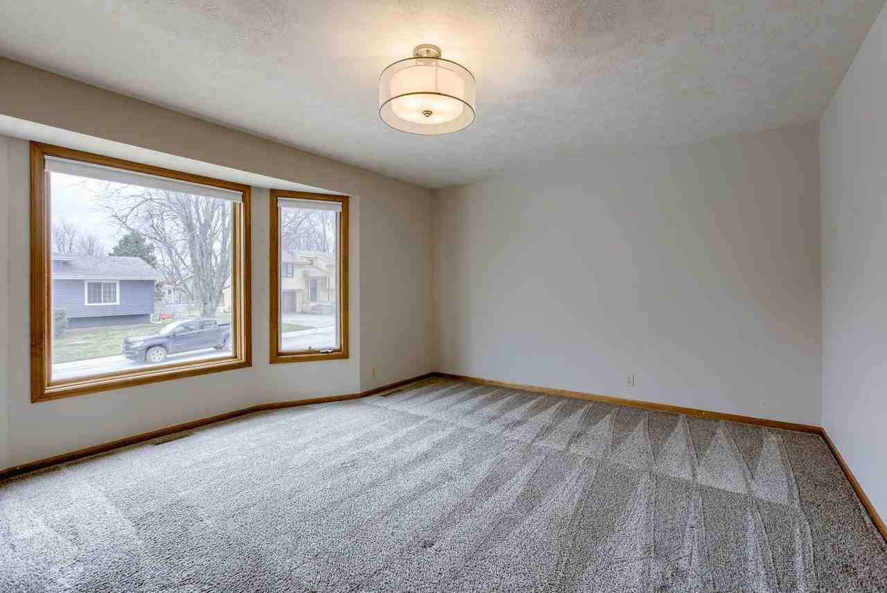 13906 Jennifer Rd - Photo 5 of 25