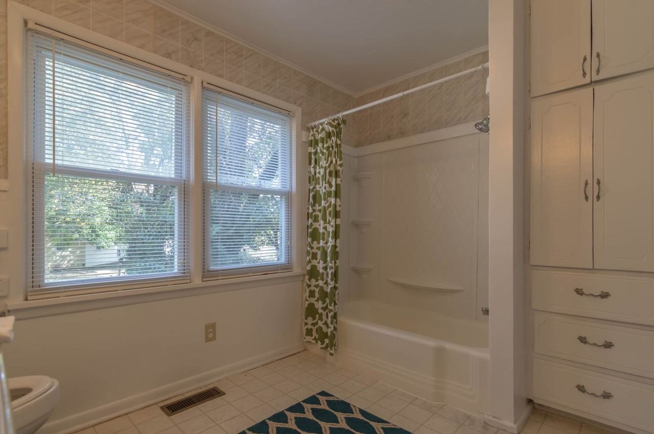 944 W Linwood St - Photo 7 of 13