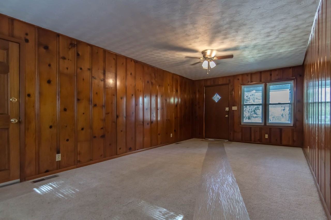 944 W Linwood St - Photo 2 of 13