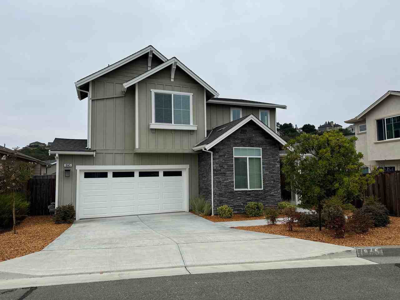 1845 Palisades Dr - Photo 2 of 30