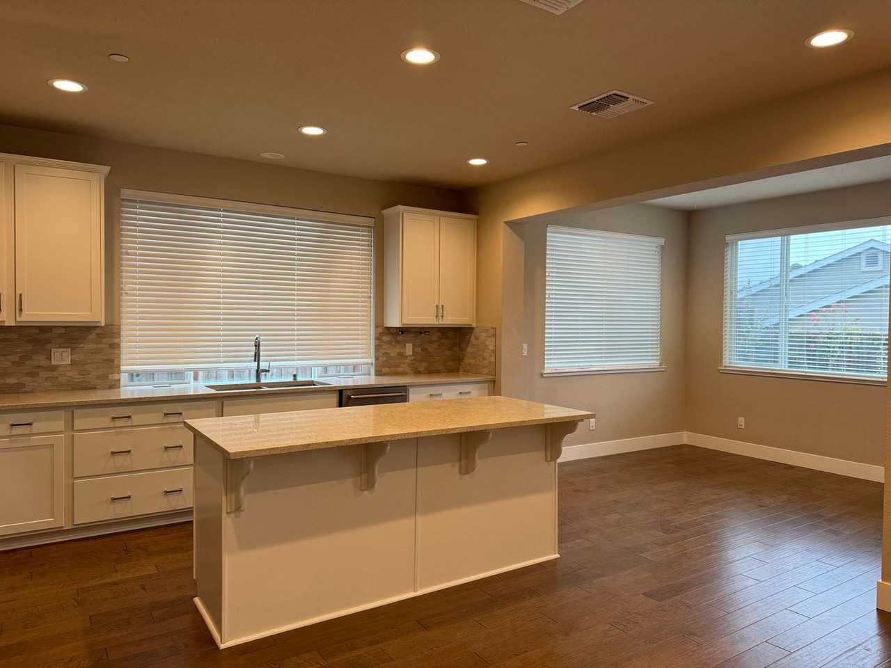 1845 Palisades Dr - Photo 5 of 30