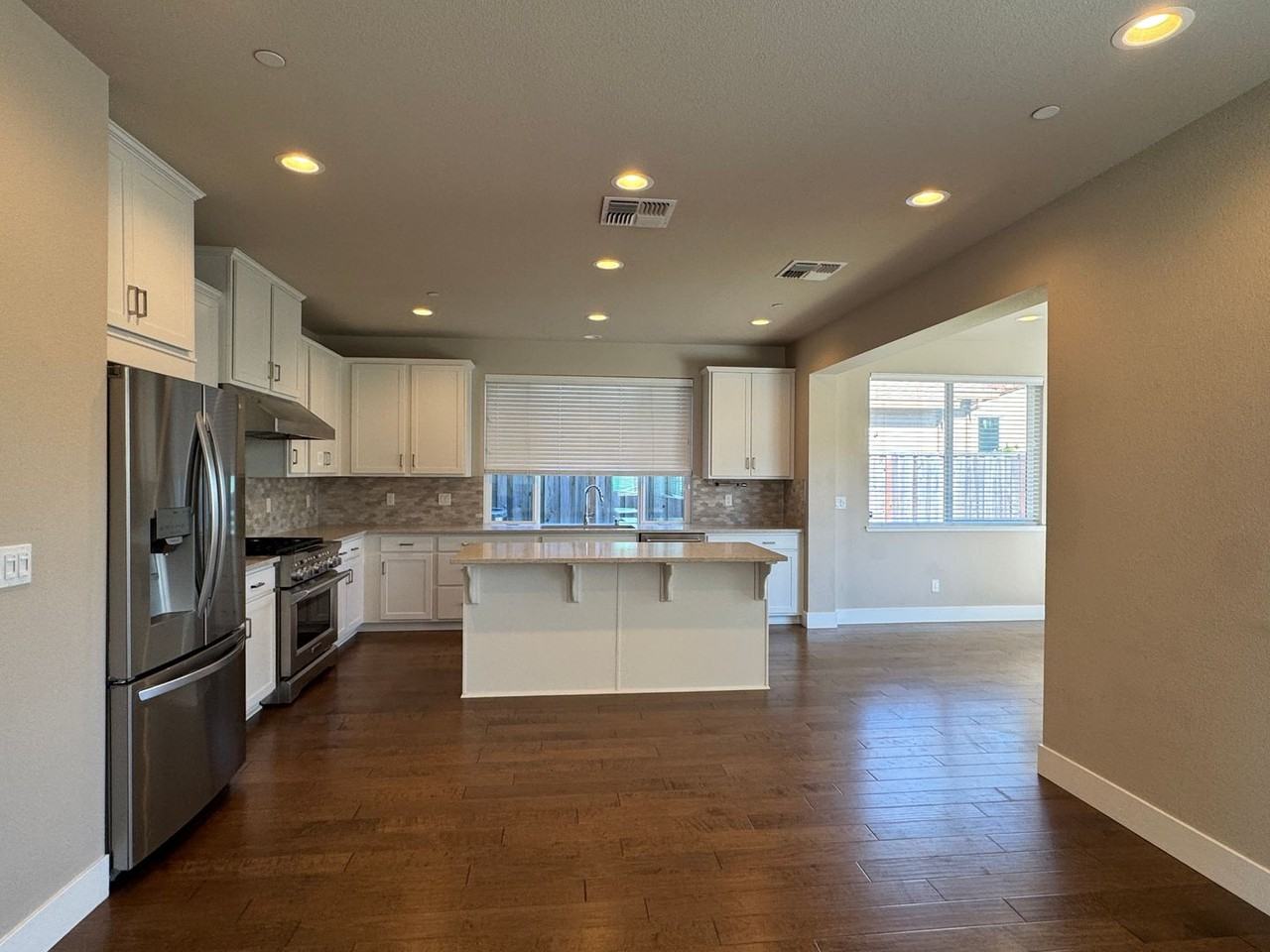 1845 Palisades Dr - Photo 6 of 30