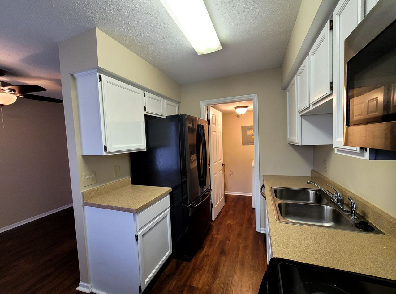 3407 Spanish Villa Dr #1 - Photo 6 of 39