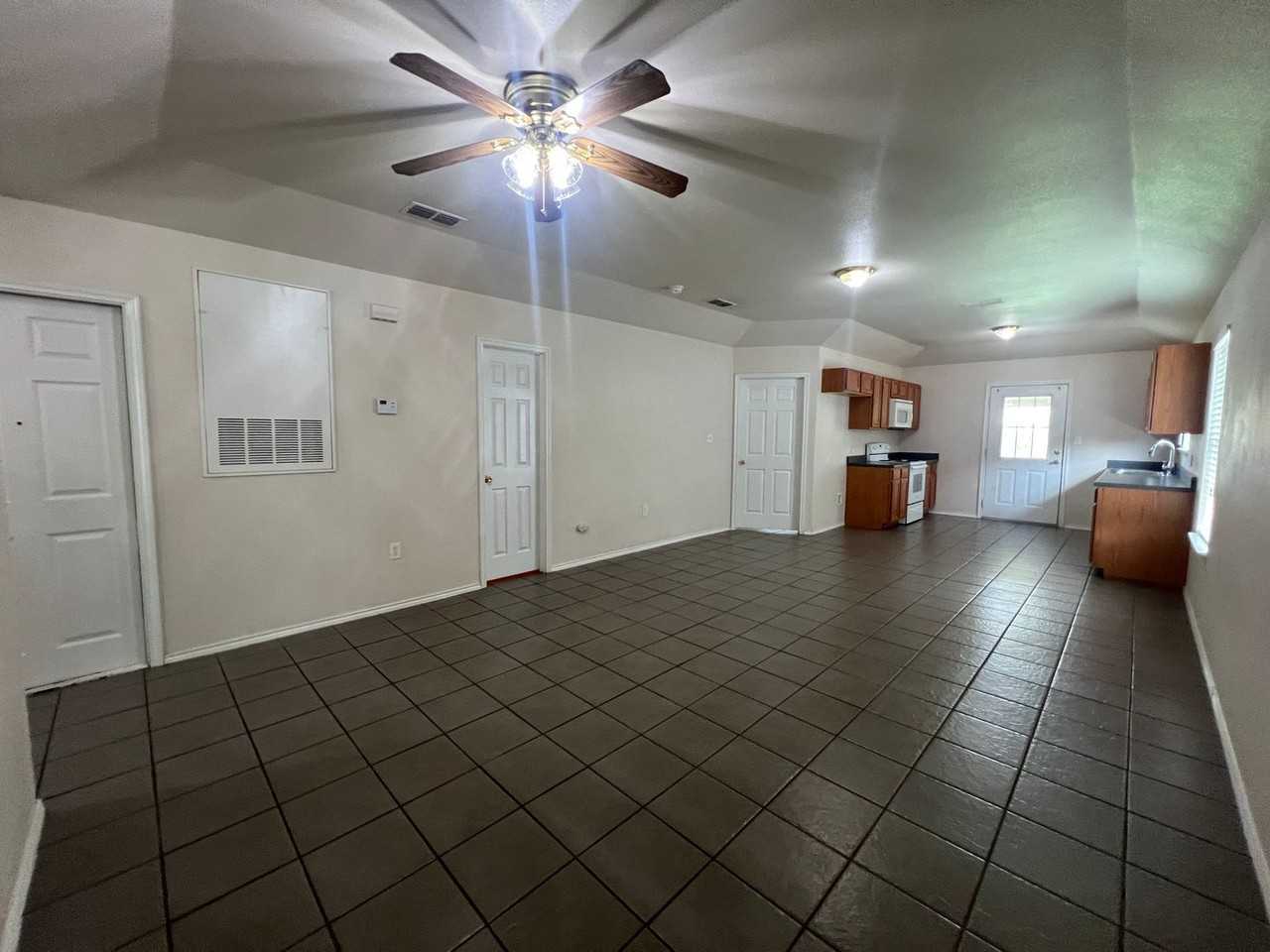 239B Rosalie Dr - Photo 3 of 19