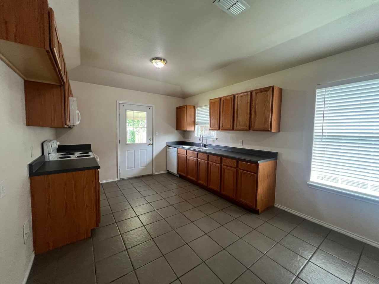 239B Rosalie Dr - Photo 4 of 19
