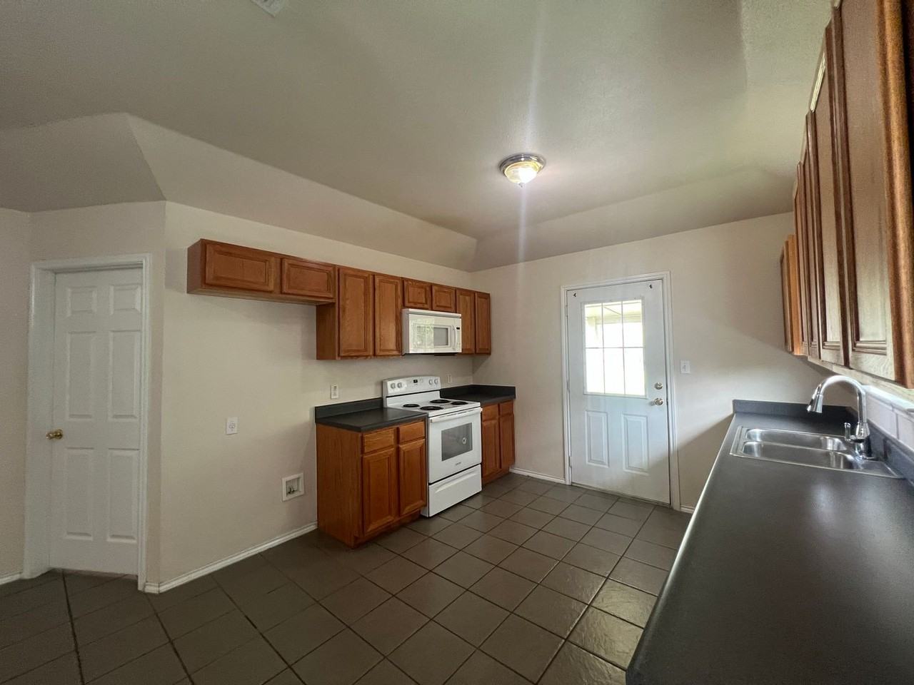 239B Rosalie Dr - Photo 5 of 19