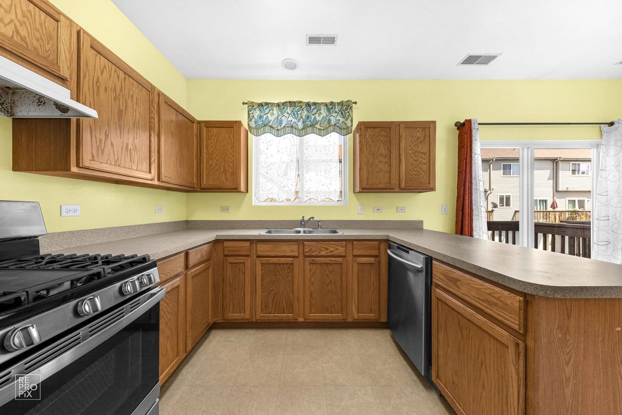 959 Ellsworth Dr - Photo 3 of 14