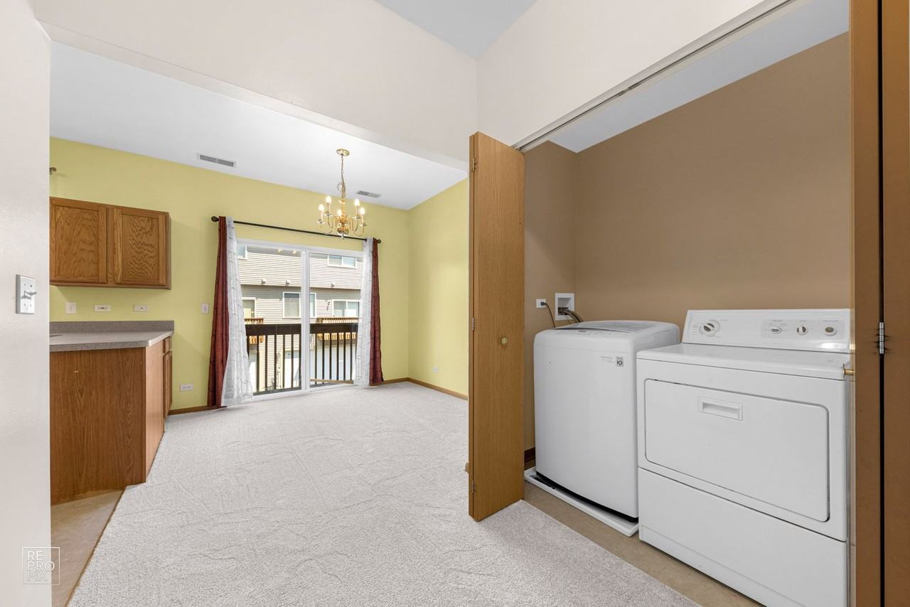 959 Ellsworth Dr - Photo 4 of 14