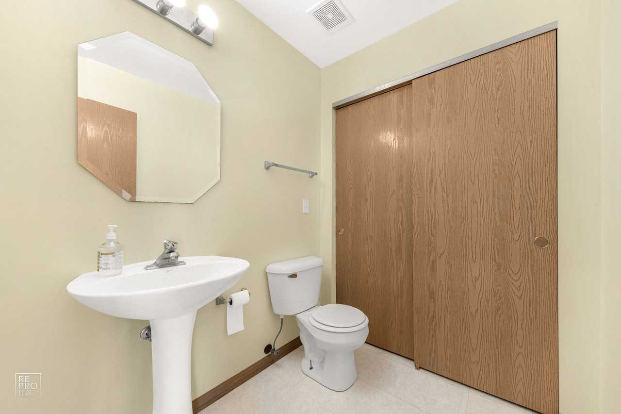959 Ellsworth Dr - Photo 5 of 14