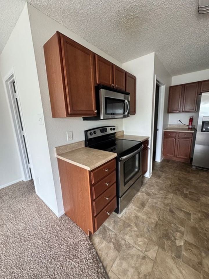 1723 Elijah Blue Dr - Photo 6 of 28