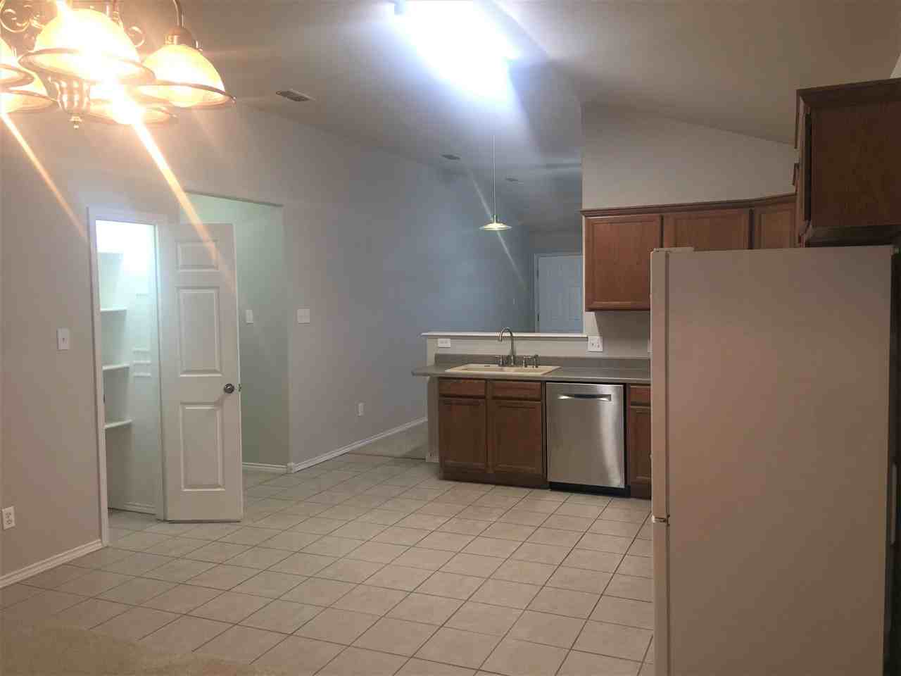 6521 92nd St - Photo 5 of 13