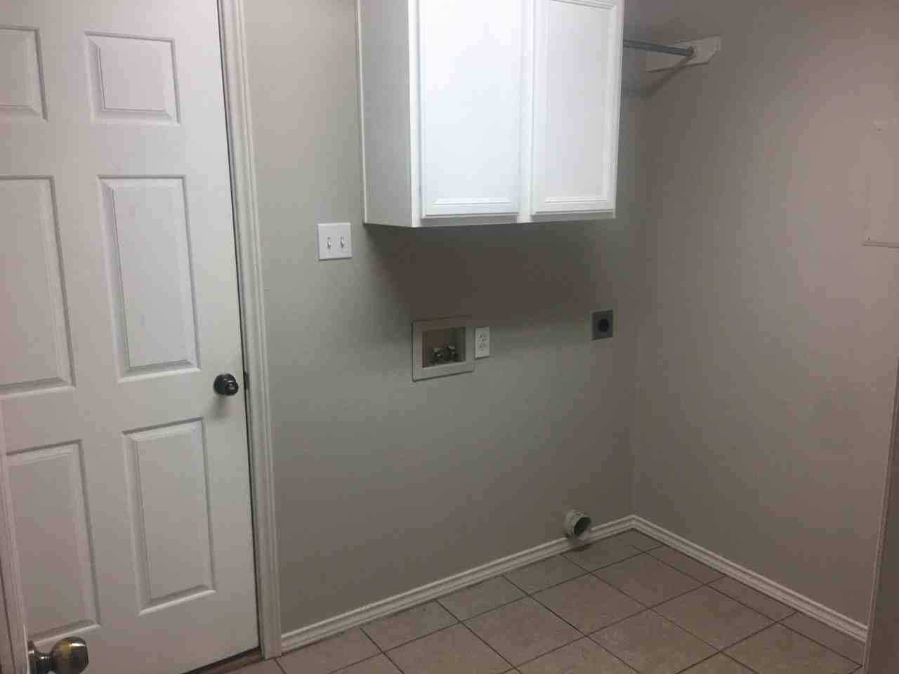 6521 92nd St - Photo 7 of 13