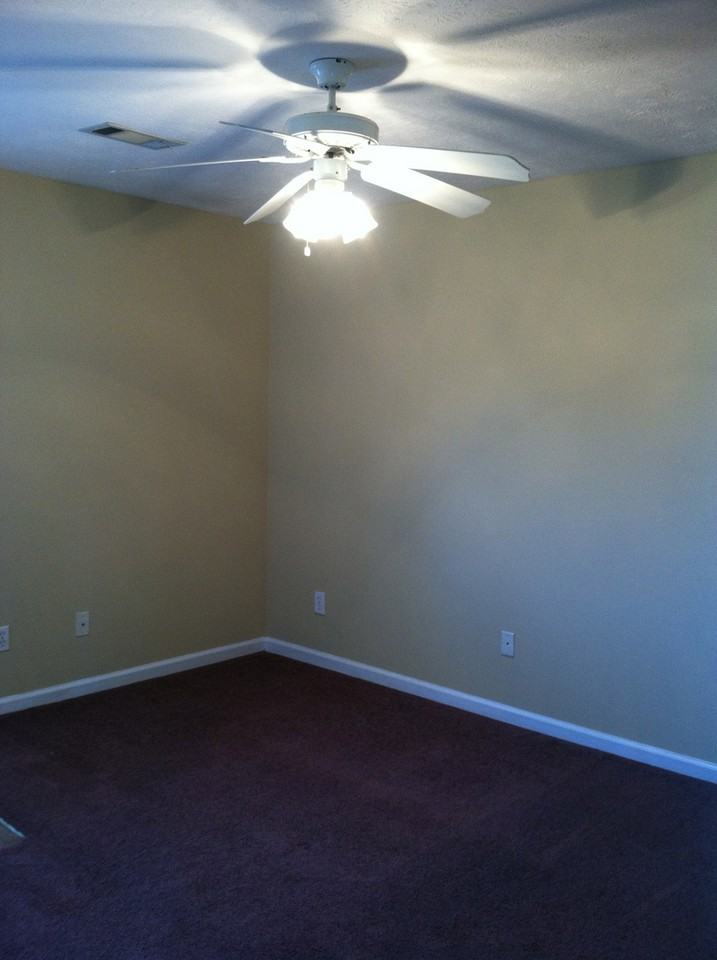 1276 Samantha Ct - Photo 2 of 5