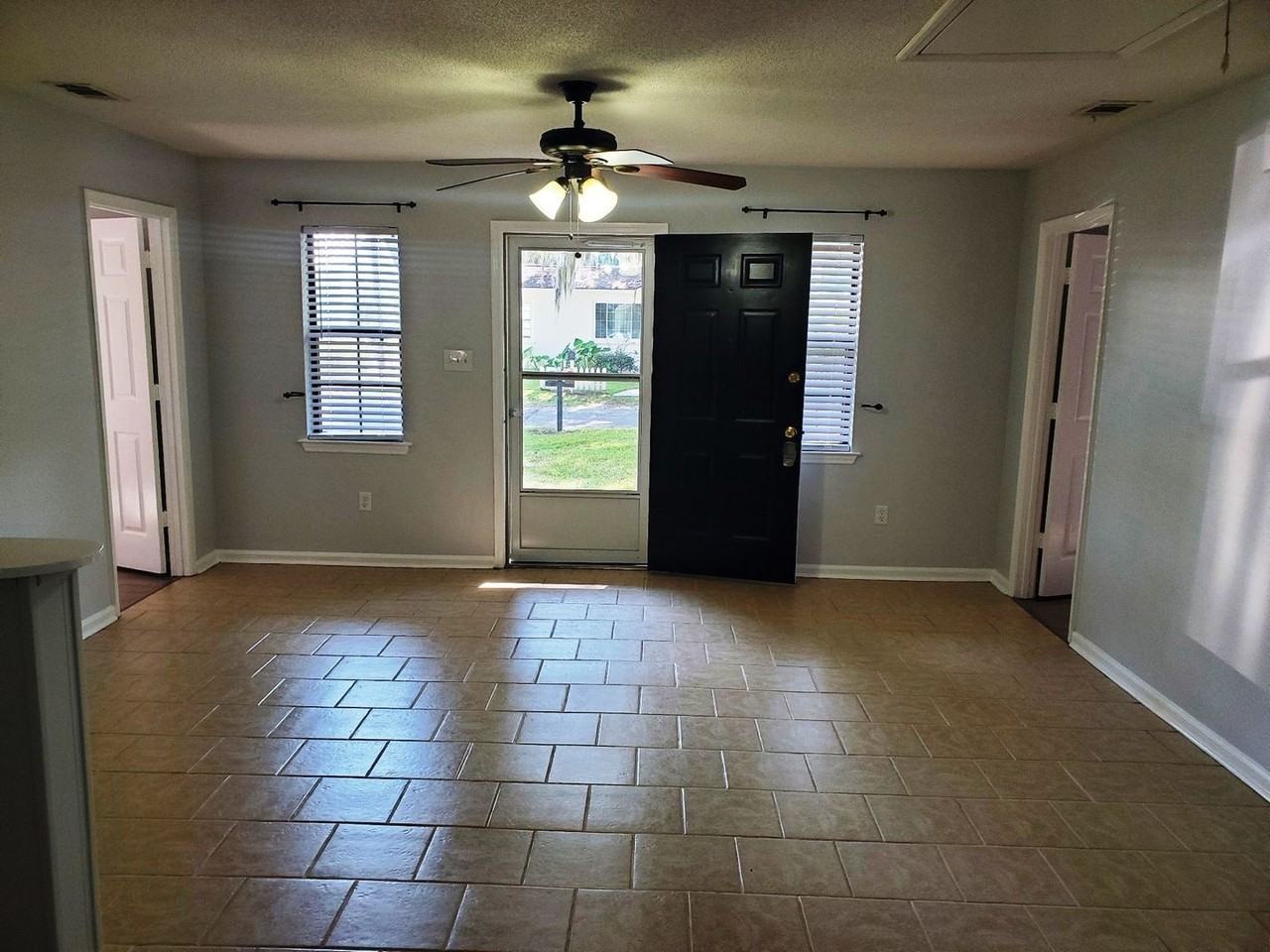 104 Holcomb St - Photo 3 of 23
