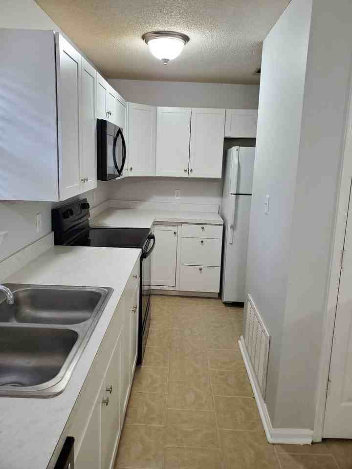 104 Holcomb St - Photo 5 of 23