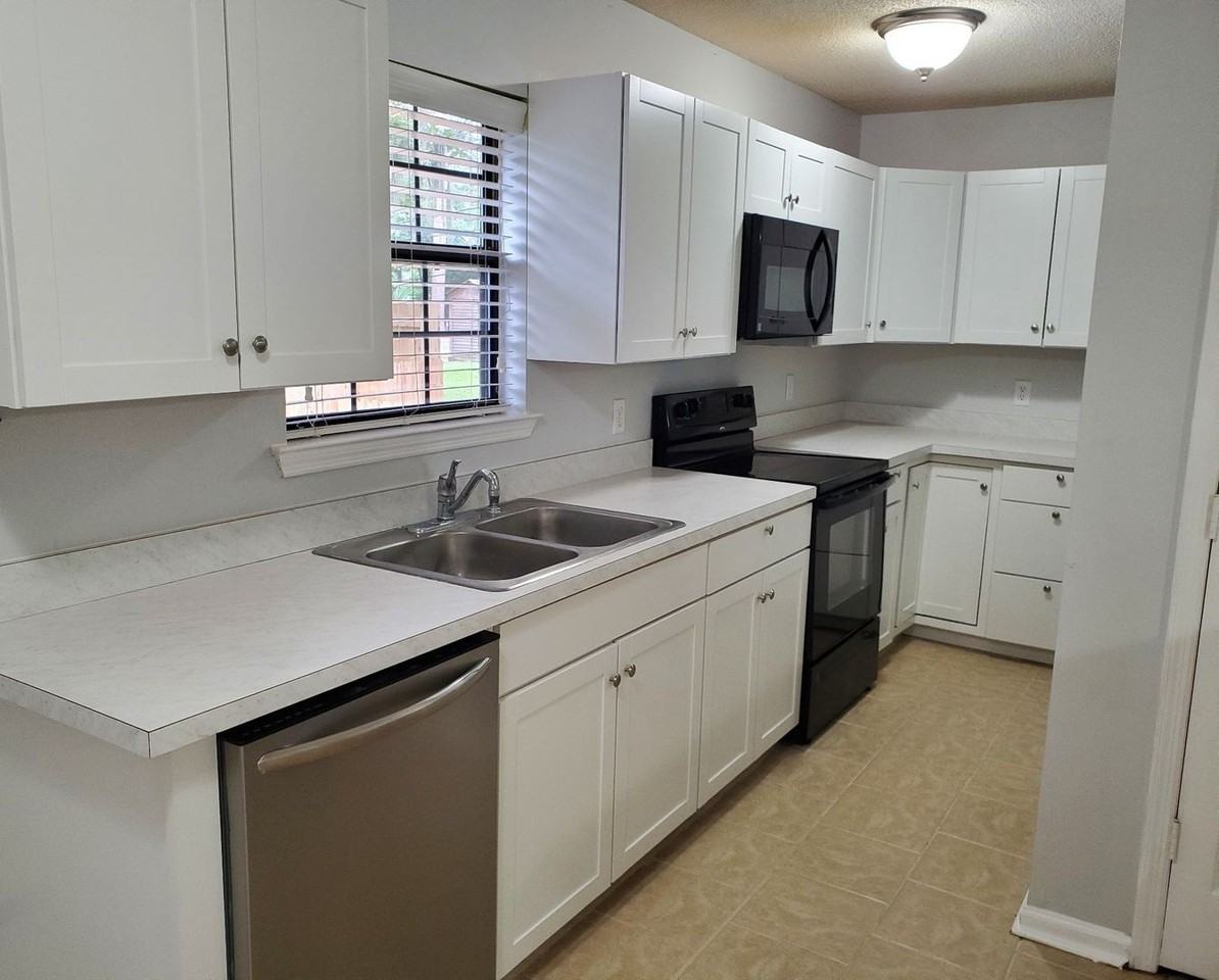104 Holcomb St - Photo 7 of 23